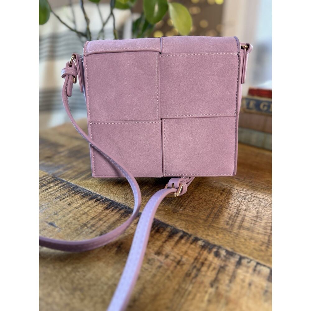 Moda Luxe Lena Lilac Purple Woven Small Crossbody bag Nwot